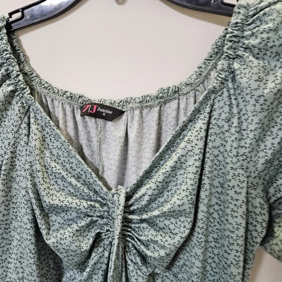 7 Junior Green Short Sleeve Dress with Tie Front Size G - Picture 12 of 13